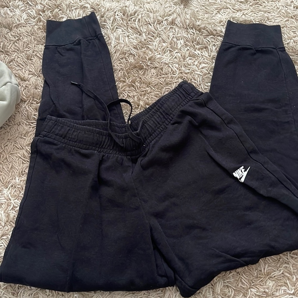 NWOT women’s Nike joggers